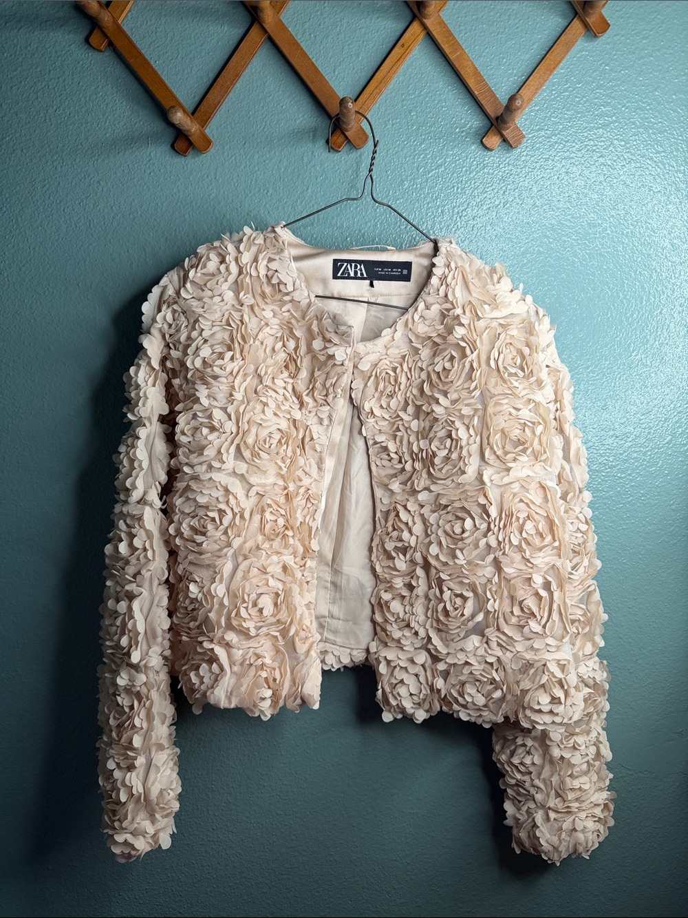 ZARA Cream 3D Floral Appliqué Blazer